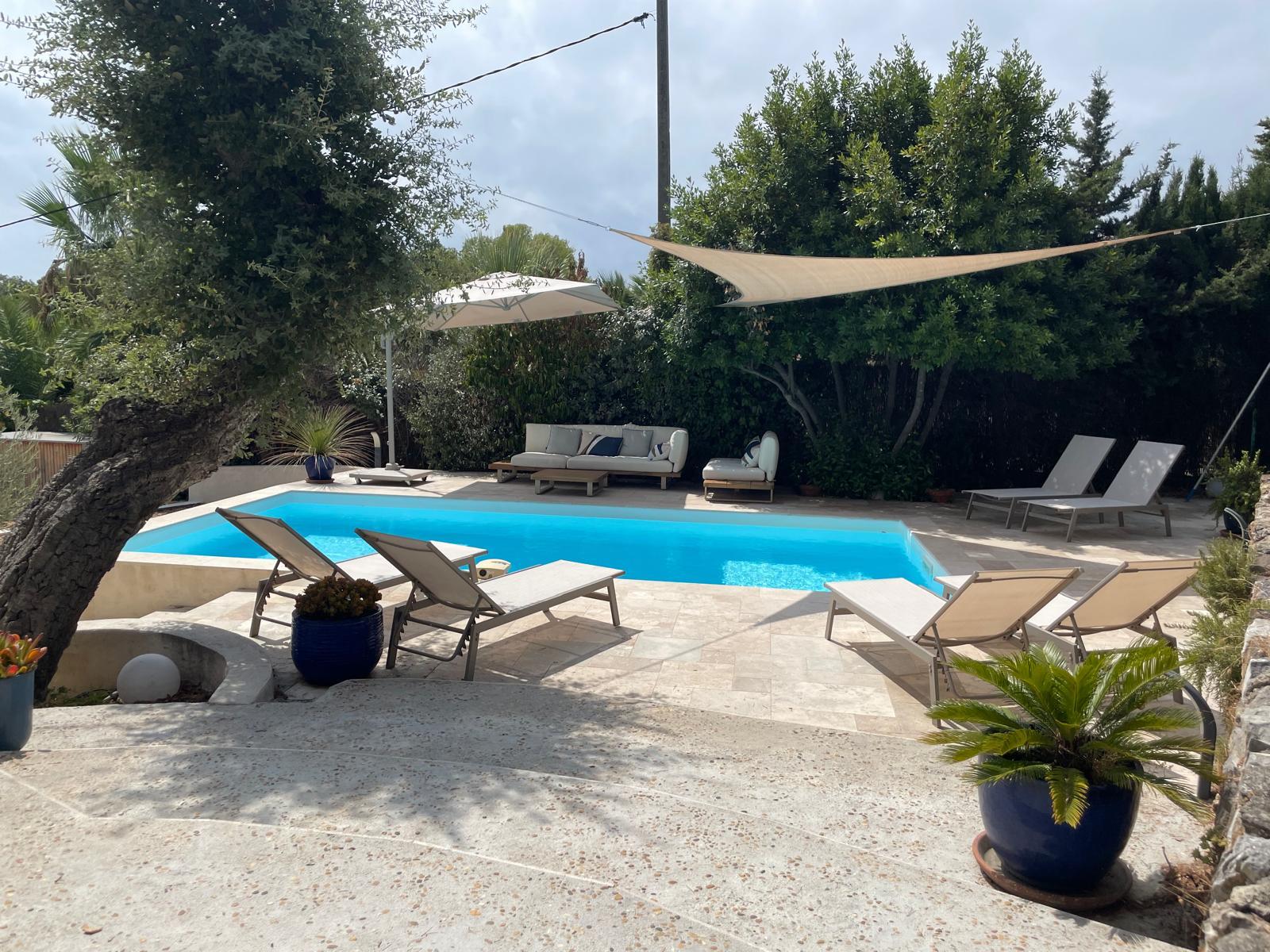 Bedroom and living space at Villa Ricolette